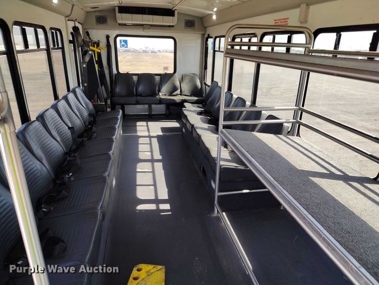 image for item YA0640 2022 Ford E450 shuttle bus