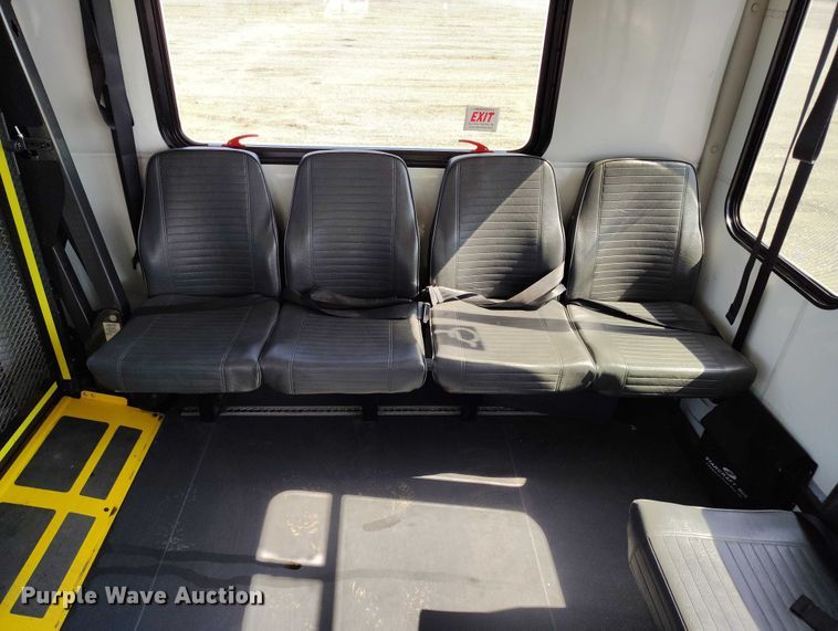 image for item YA0640 2022 Ford E450 shuttle bus