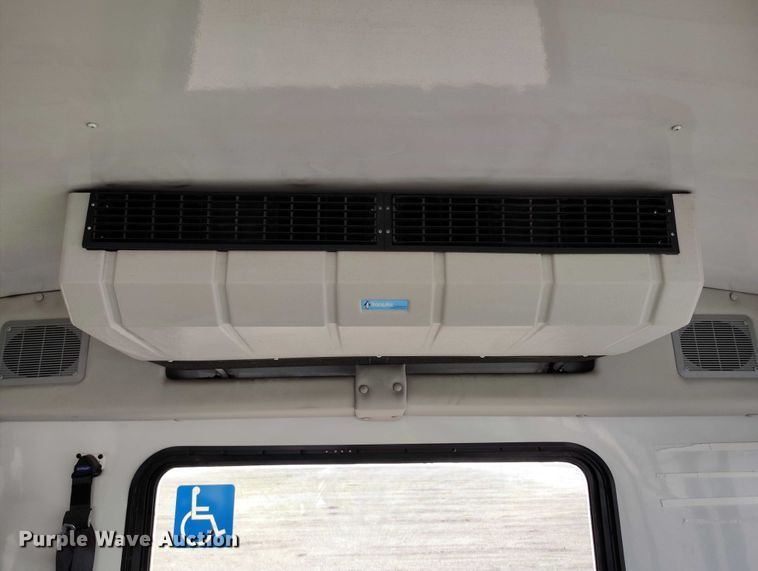 image for item YA0640 2022 Ford E450 shuttle bus