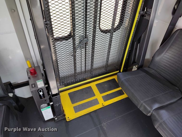 image for item YA0640 2022 Ford E450 shuttle bus