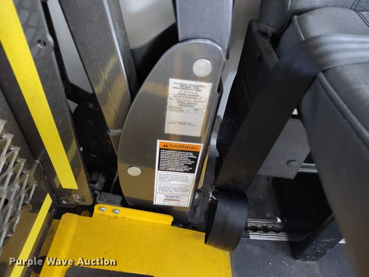 image for item YA0640 2022 Ford E450 shuttle bus