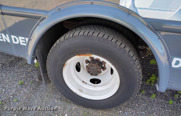 image for item YA0640 2022 Ford E450 shuttle bus