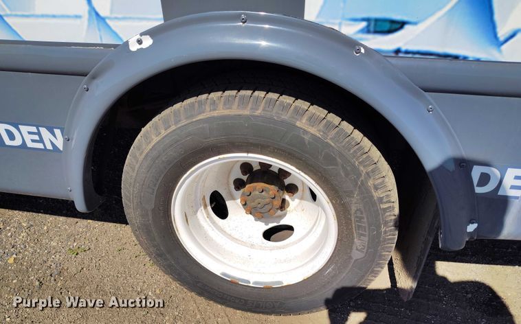 image for item YA0640 2022 Ford E450 shuttle bus