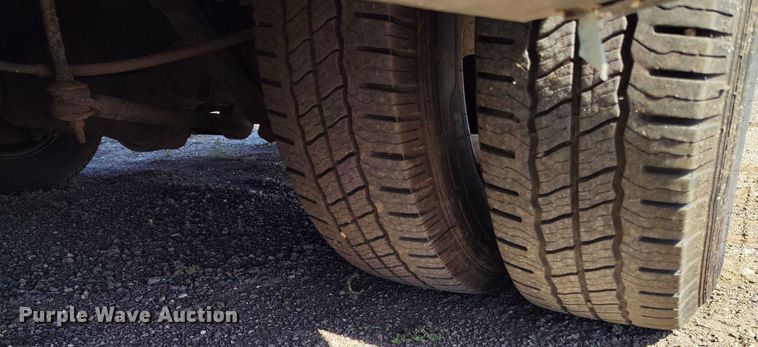 image for item YA0640 2022 Ford E450 shuttle bus