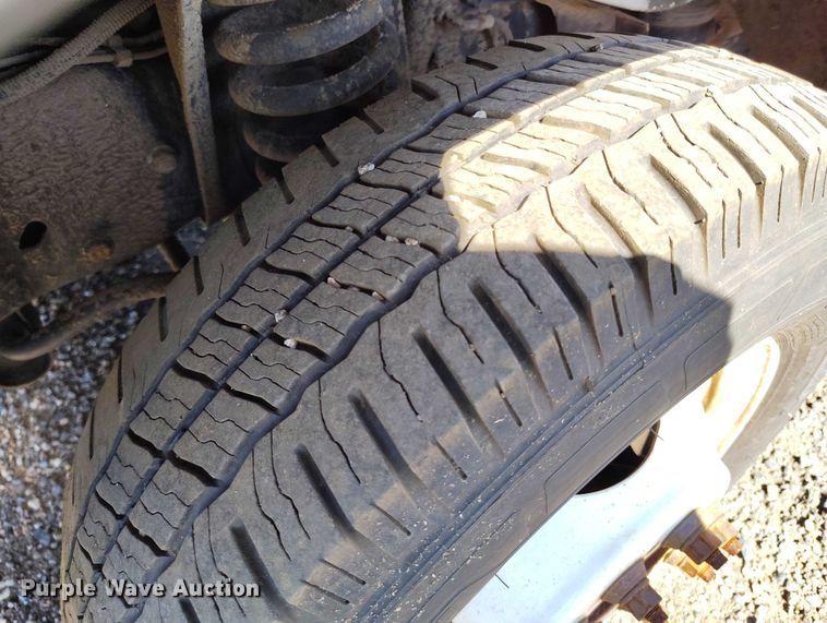 image for item YA0640 2022 Ford E450 shuttle bus