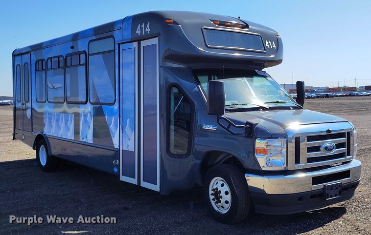 image for item YA0641 2022 Ford E450 shuttle bus