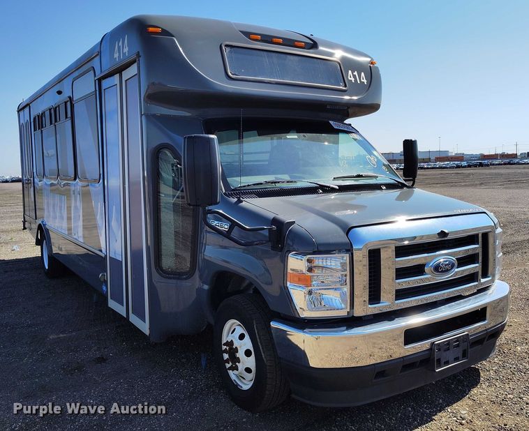 image for item YA0641 2022 Ford E450 shuttle bus