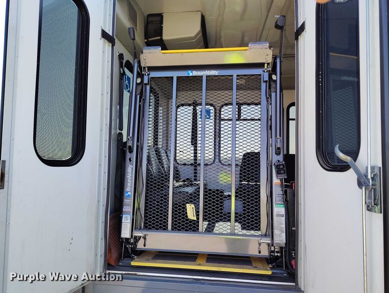 image for item YA0641 2022 Ford E450 shuttle bus