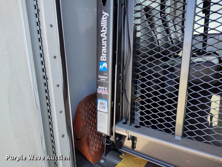 image for item YA0641 2022 Ford E450 shuttle bus