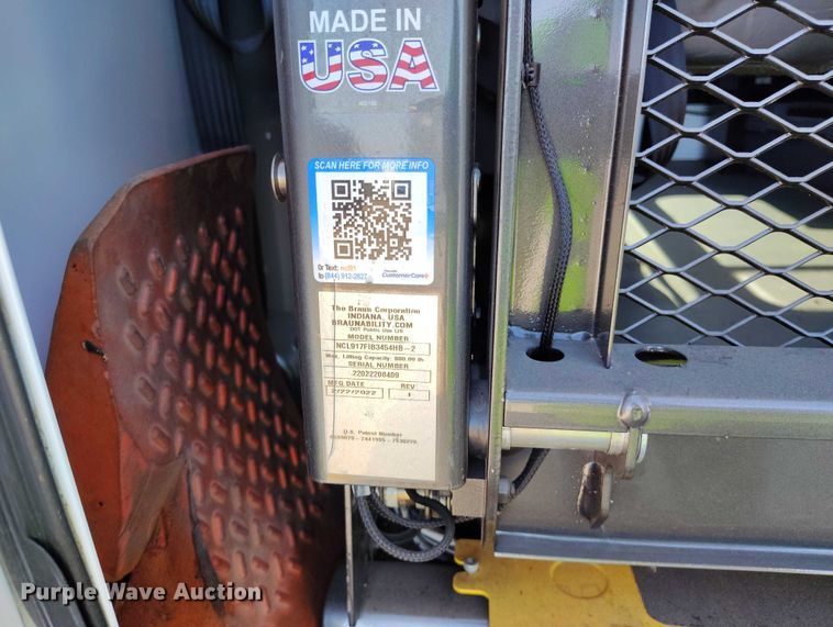 image for item YA0641 2022 Ford E450 shuttle bus