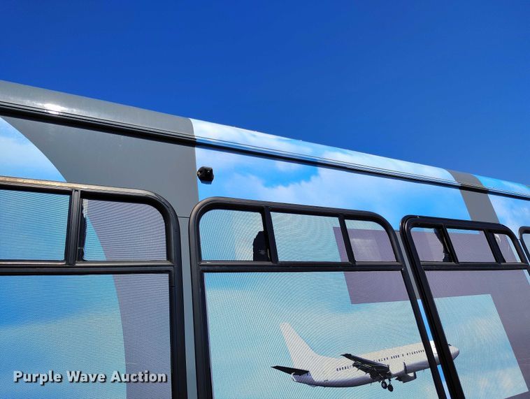 image for item YA0641 2022 Ford E450 shuttle bus