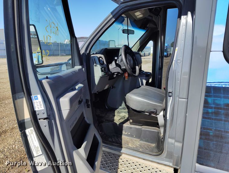 image for item YA0641 2022 Ford E450 shuttle bus
