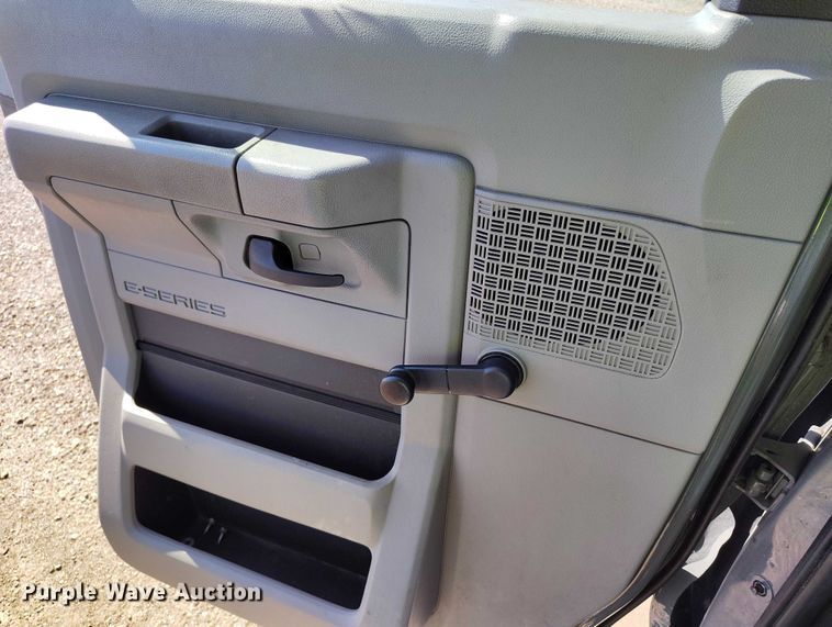 image for item YA0641 2022 Ford E450 shuttle bus