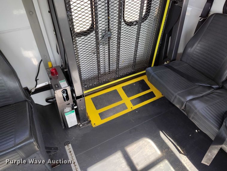 image for item YA0641 2022 Ford E450 shuttle bus