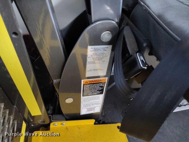 image for item YA0641 2022 Ford E450 shuttle bus