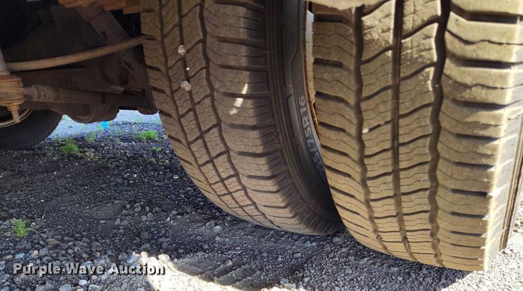 image for item YA0641 2022 Ford E450 shuttle bus