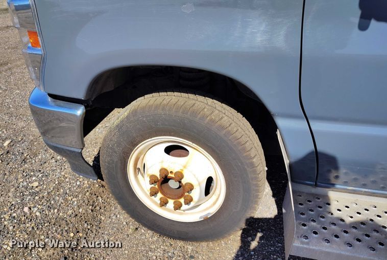 image for item YA0641 2022 Ford E450 shuttle bus