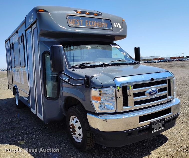image for item YA0642 2022 Ford E450 shuttle bus