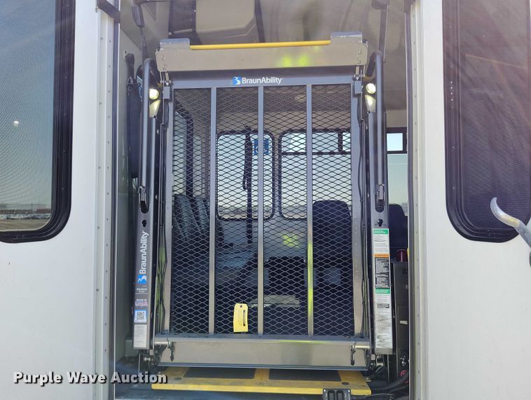 image for item YA0642 2022 Ford E450 shuttle bus