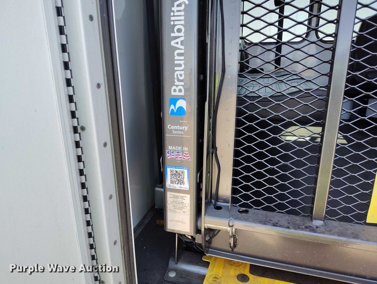 image for item YA0642 2022 Ford E450 shuttle bus