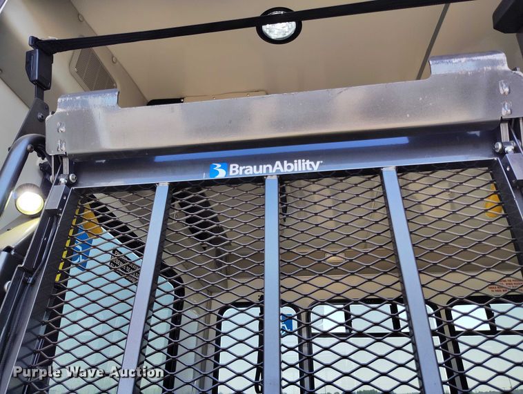 image for item YA0642 2022 Ford E450 shuttle bus