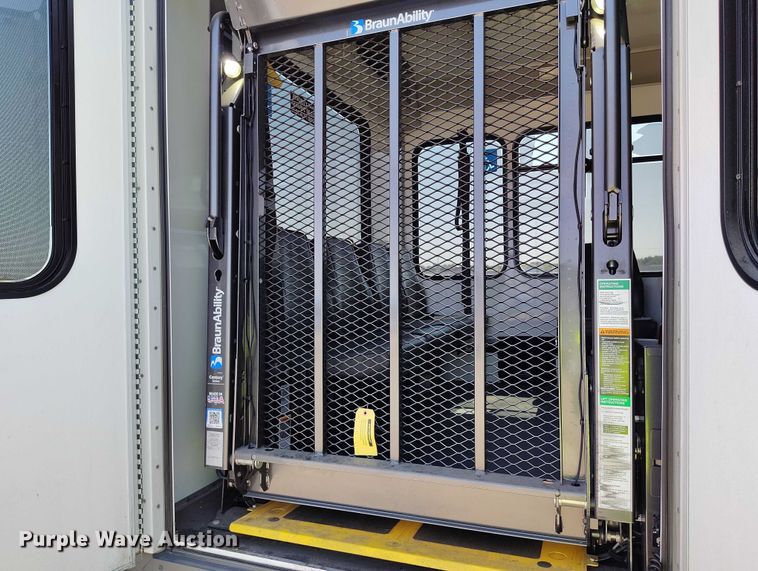 image for item YA0642 2022 Ford E450 shuttle bus