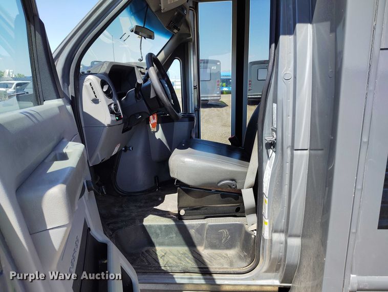 image for item YA0642 2022 Ford E450 shuttle bus