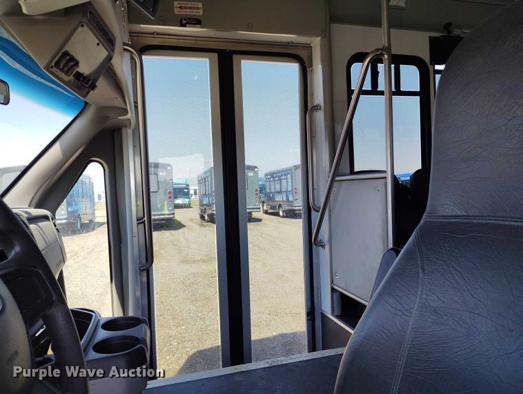 image for item YA0642 2022 Ford E450 shuttle bus