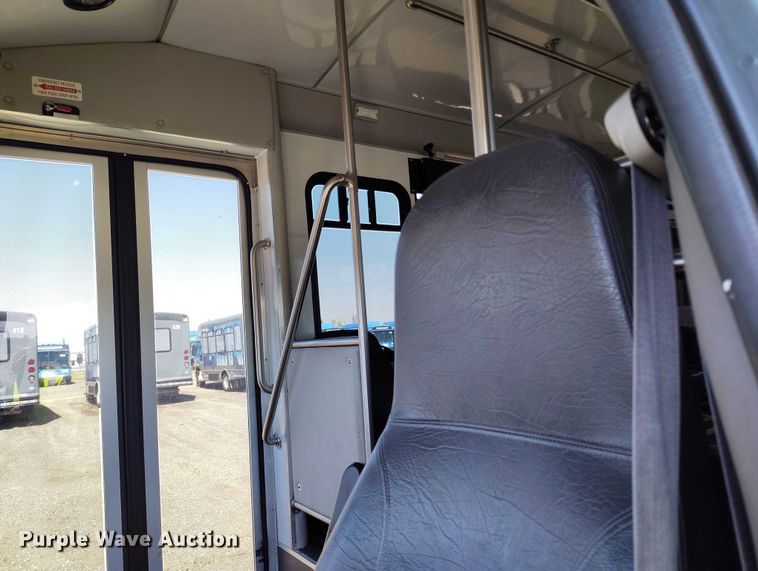 image for item YA0642 2022 Ford E450 shuttle bus