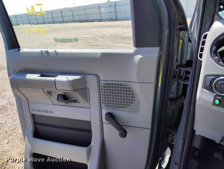 image for item YA0642 2022 Ford E450 shuttle bus