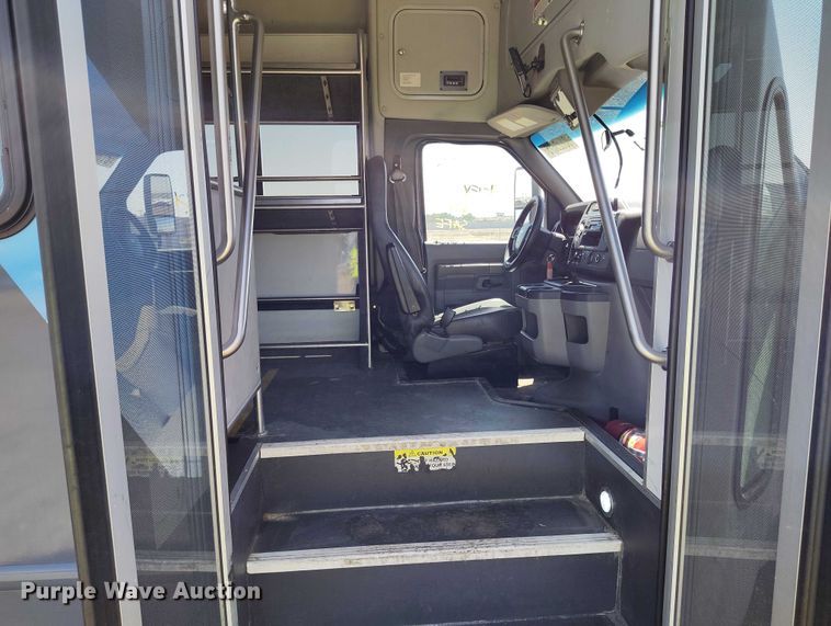 image for item YA0642 2022 Ford E450 shuttle bus