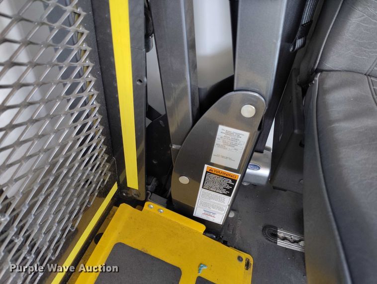 image for item YA0642 2022 Ford E450 shuttle bus