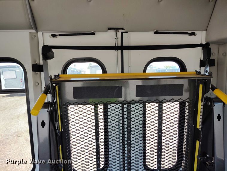 image for item YA0642 2022 Ford E450 shuttle bus