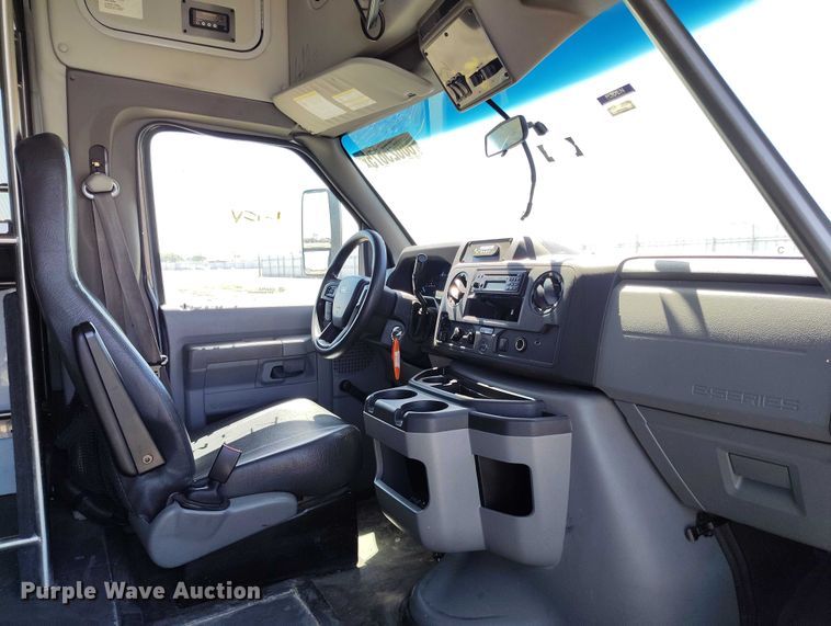 image for item YA0642 2022 Ford E450 shuttle bus