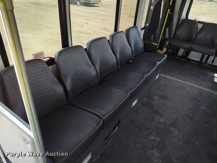 image for item YA0642 2022 Ford E450 shuttle bus