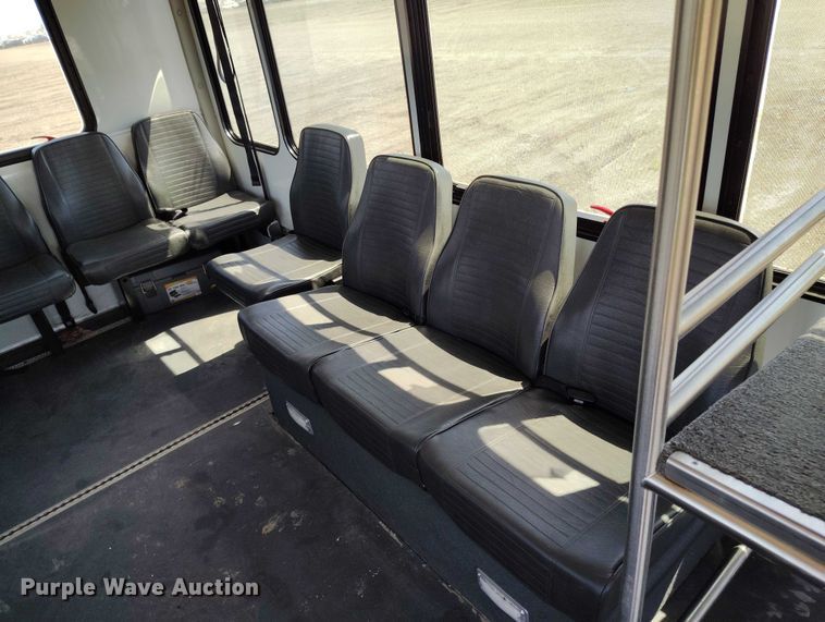 image for item YA0642 2022 Ford E450 shuttle bus