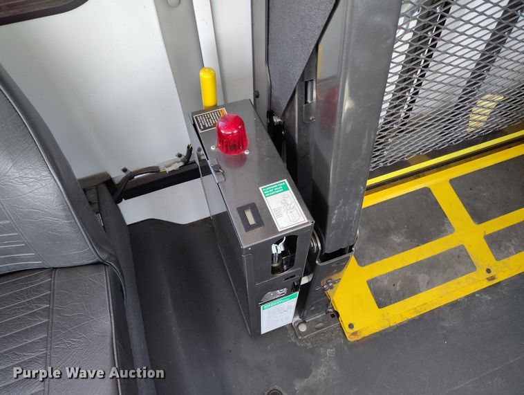 image for item YA0642 2022 Ford E450 shuttle bus