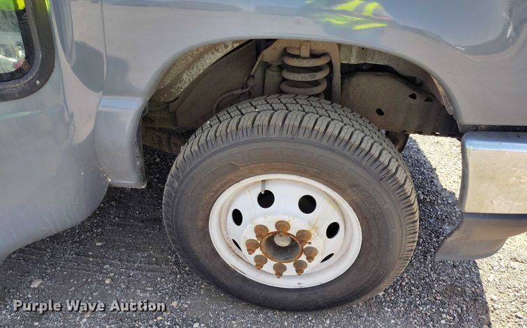 image for item YA0642 2022 Ford E450 shuttle bus