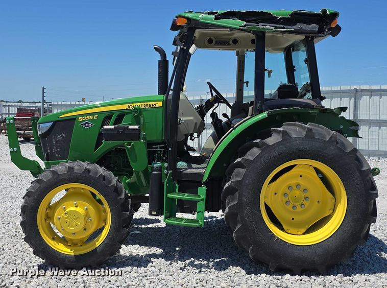 image for item YA0681 2021 John Deere 5055E MFWD tractor