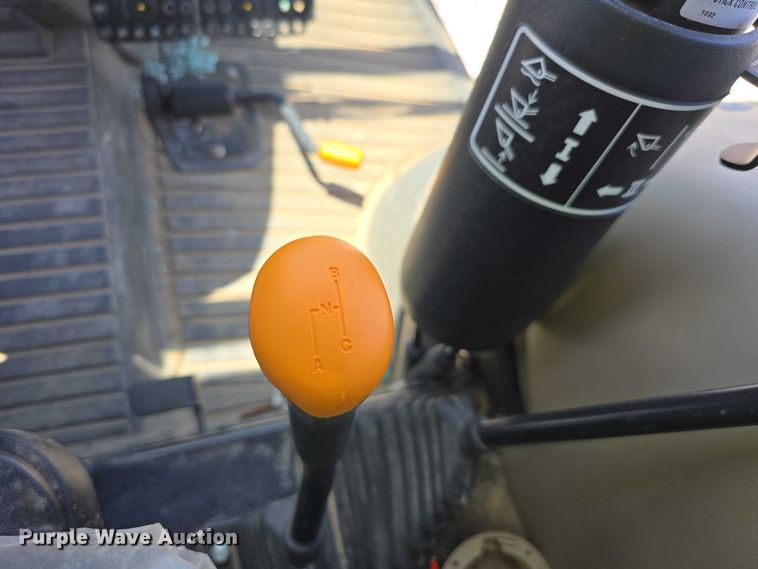 image for item YA0681 2021 John Deere 5055E MFWD tractor