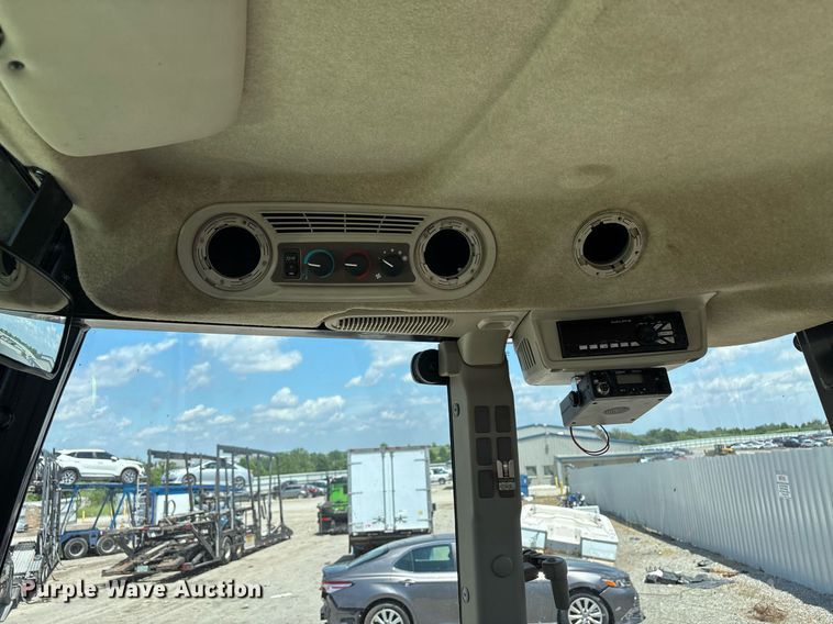 image for item YA0684 2015 John Deere 6105D MFWD tractor