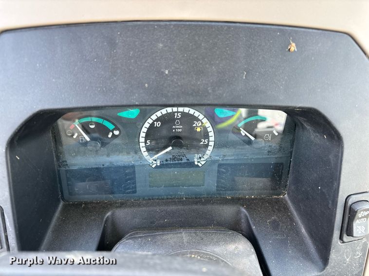 image for item YA0684 2015 John Deere 6105D MFWD tractor