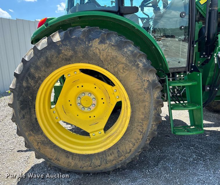 image for item YA0684 2015 John Deere 6105D MFWD tractor
