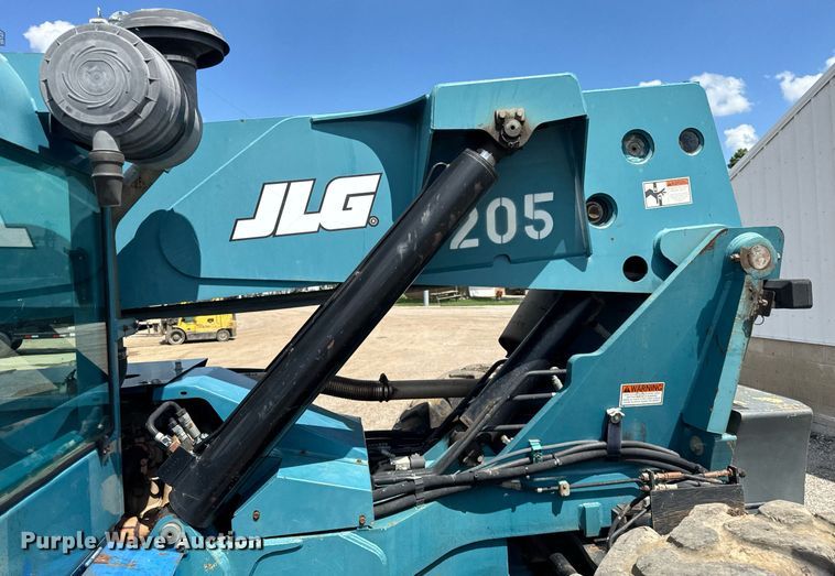 image for item DI9077 2005 Gradall 534D9-45 telehandler