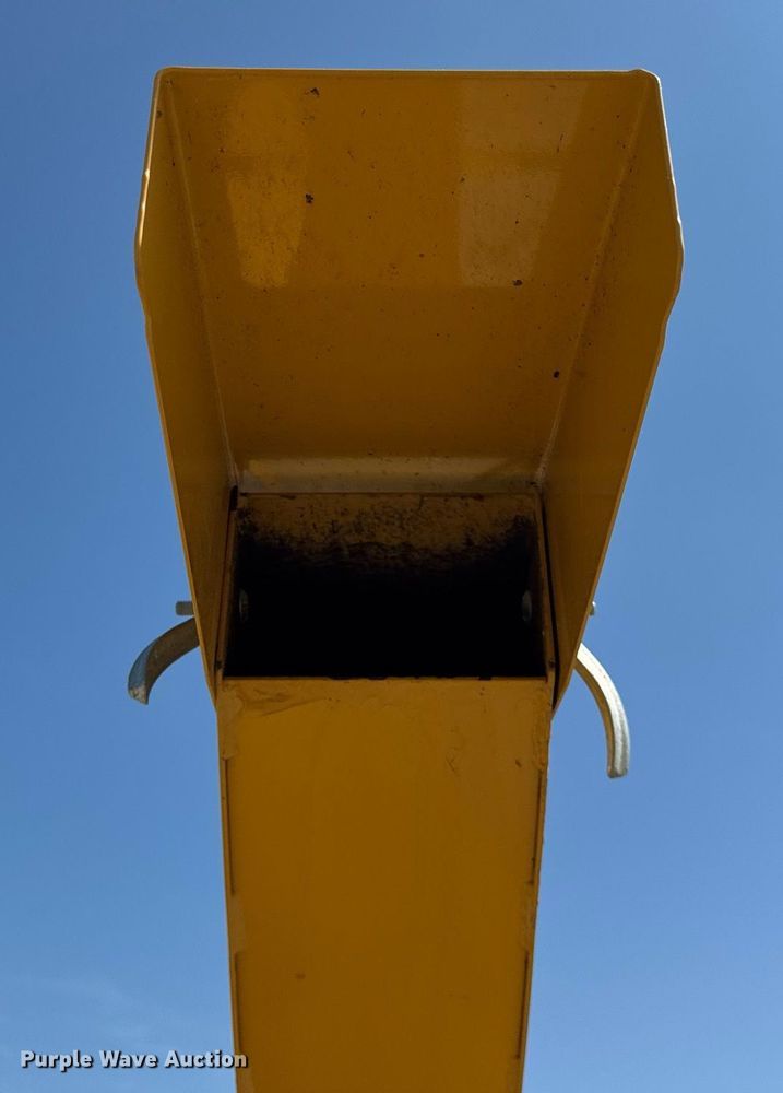 image for item DI9148 2013 Vermeer BC600XL wood chipper