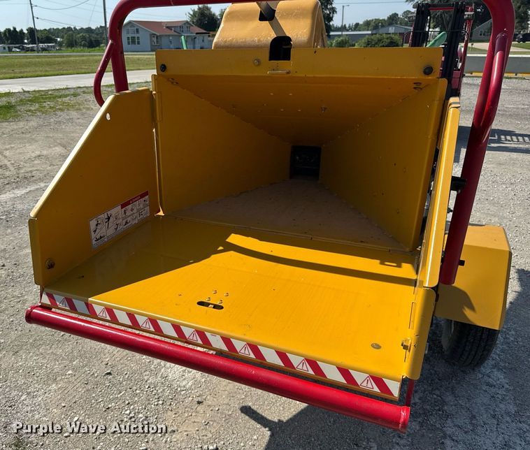 image for item DI9148 2013 Vermeer BC600XL wood chipper