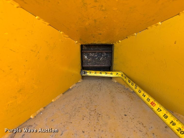 image for item DI9148 2013 Vermeer BC600XL wood chipper