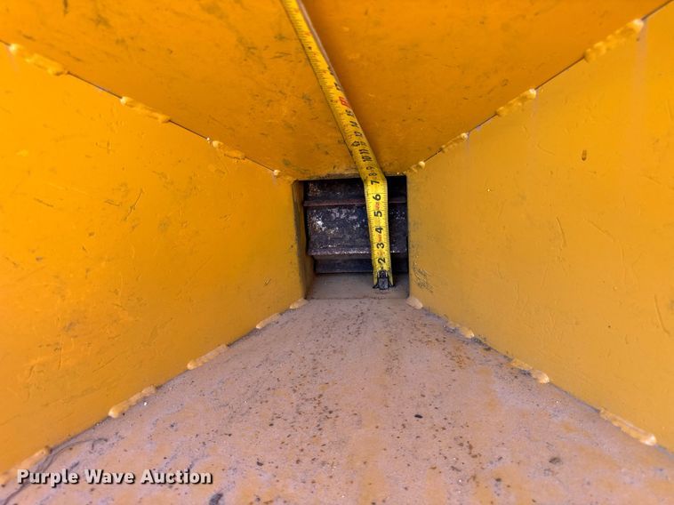 image for item DI9148 2013 Vermeer BC600XL wood chipper