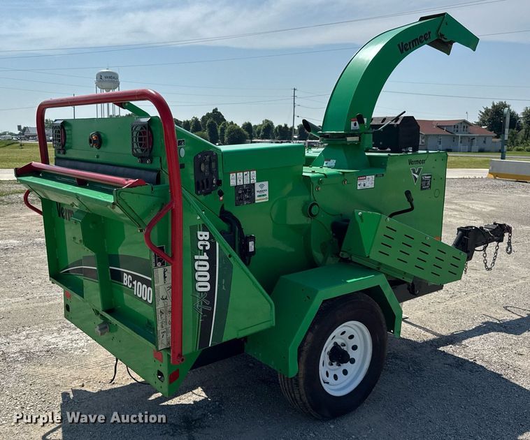 image for item DI9172 2002 Vermeer BC1000XL wood chipper
