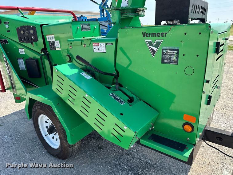 image for item DI9172 2002 Vermeer BC1000XL wood chipper